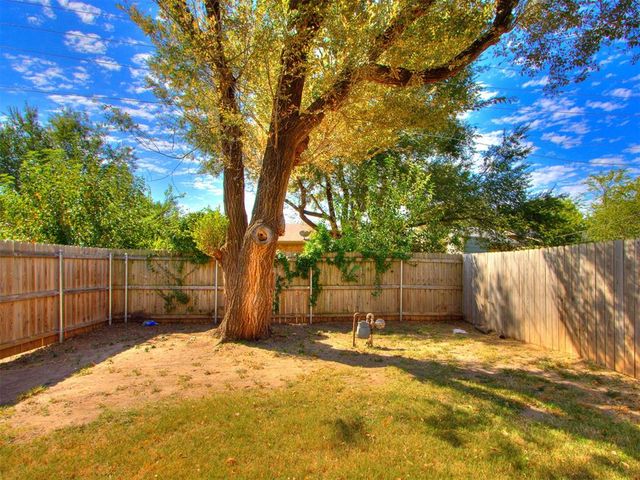 822 Russell Circle, Norman, OK 73071