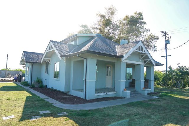 12647 E Clarkson Avenue, Kingsburg, CA 93631