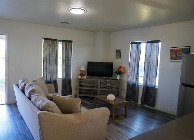 12647 E Clarkson Avenue, Kingsburg, CA 93631