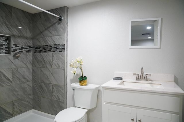 12647 E Clarkson Avenue, Kingsburg, CA 93631