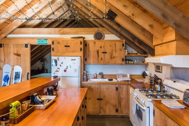 487 Vermont Route 100, Londonderry, VT 05155