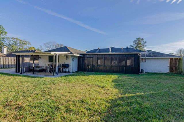 12379 Fairhaven Dr, Baton Rouge, LA 70815