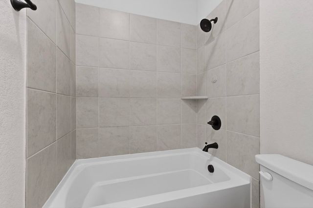 476 Wolf Creek Drive, Waxahachie, TX 75165