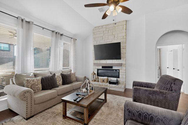 476 Wolf Creek Drive, Waxahachie, TX 75165