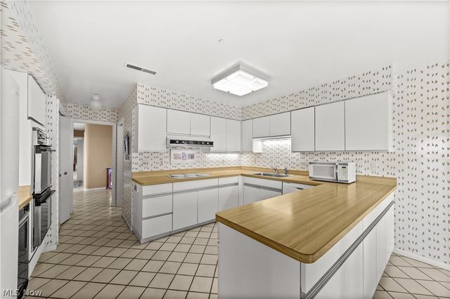 27500 Cedar Road 708, Beachwood, OH 44122