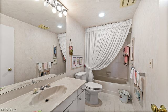 27500 Cedar Road 708, Beachwood, OH 44122