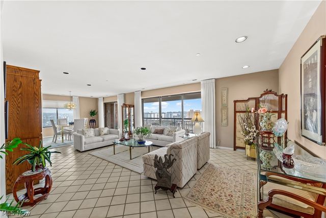 27500 Cedar Road 708, Beachwood, OH 44122