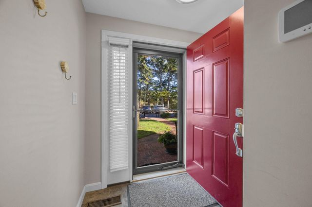 381 Great Oak Road APT 9, Mashpee, MA 02649