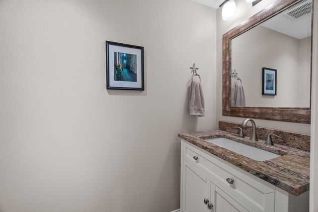 381 Great Oak Road APT 9, Mashpee, MA 02649