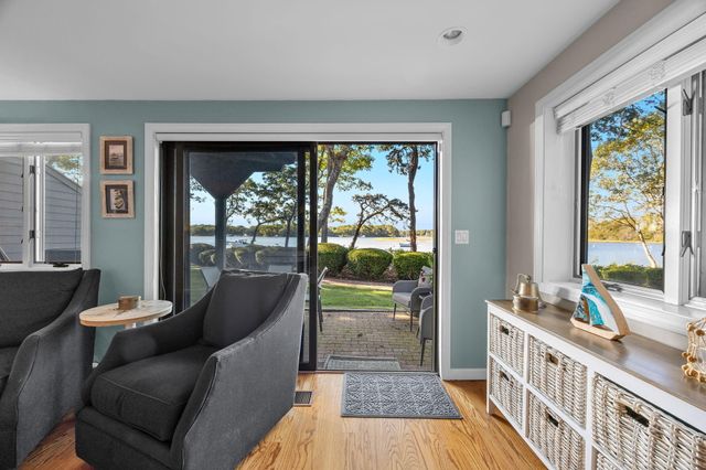 381 Great Oak Road APT 9, Mashpee, MA 02649