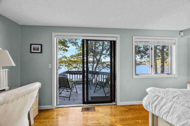 381 Great Oak Road APT 9, Mashpee, MA 02649