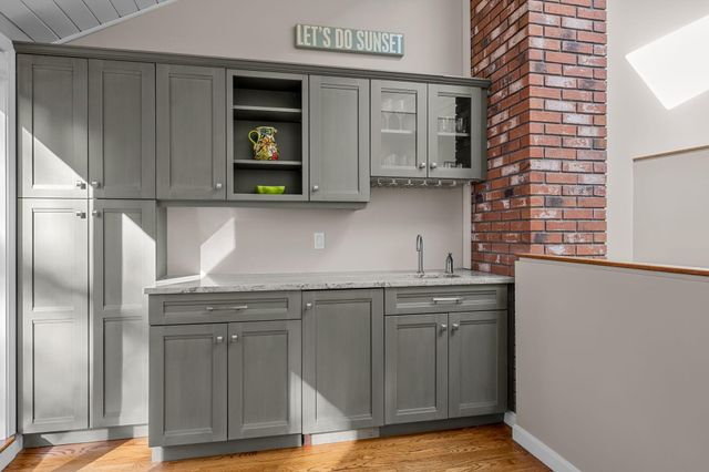 381 Great Oak Road APT 9, Mashpee, MA 02649