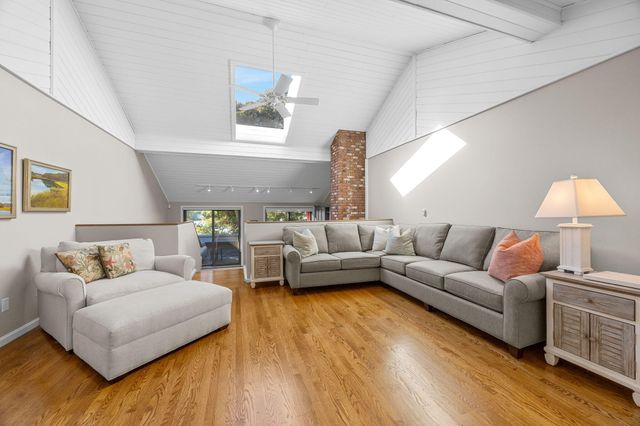 381 Great Oak Road APT 9, Mashpee, MA 02649