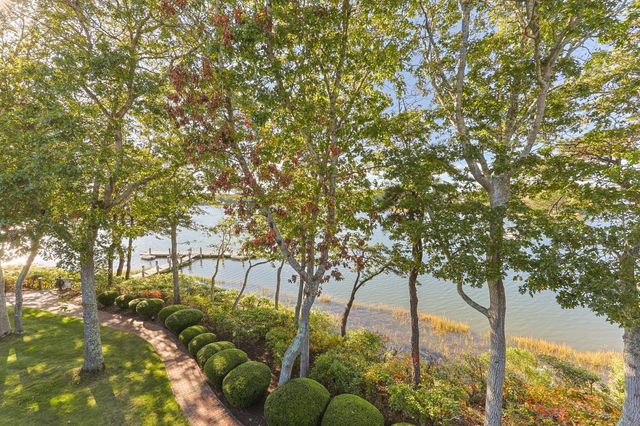 381 Great Oak Road APT 9, Mashpee, MA 02649