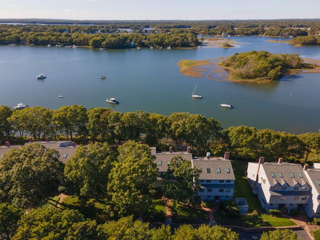 381 Great Oak Road APT 9, Mashpee, MA 02649