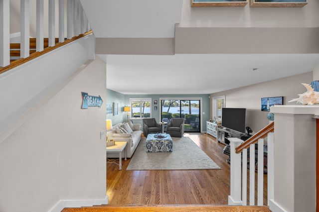 381 Great Oak Road APT 9, Mashpee, MA 02649