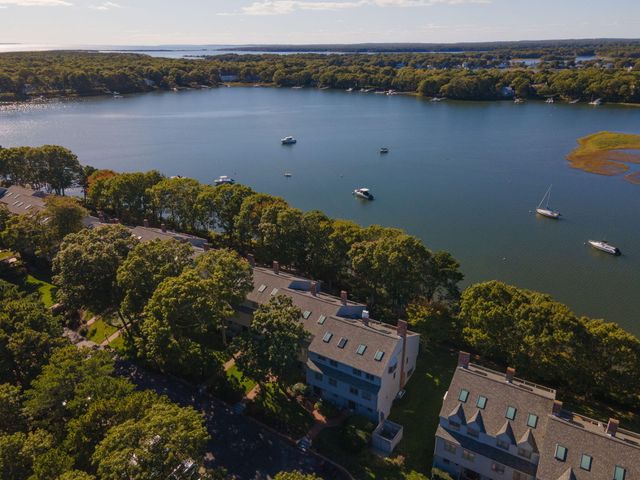 381 Great Oak Road APT 9, Mashpee, MA 02649