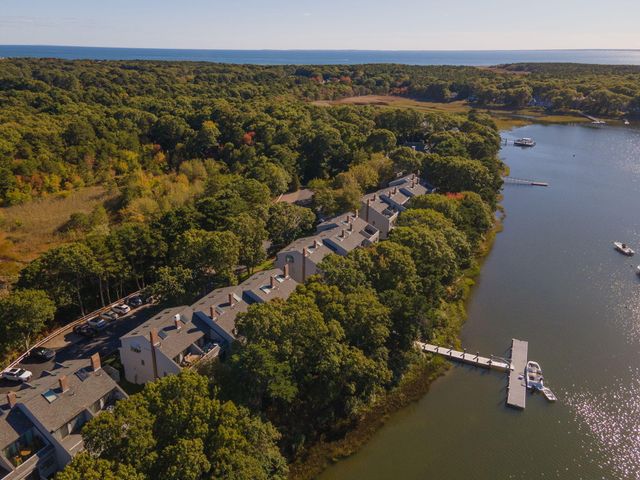 381 Great Oak Road APT 9, Mashpee, MA 02649