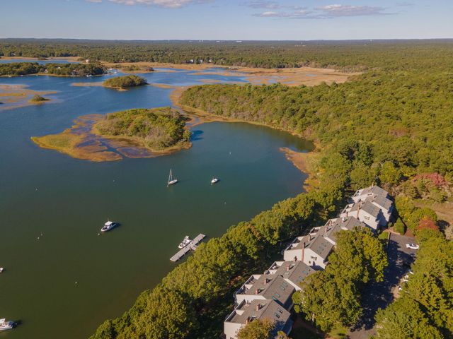 381 Great Oak Road APT 9, Mashpee, MA 02649