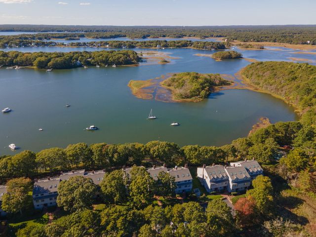 381 Great Oak Road APT 9, Mashpee, MA 02649