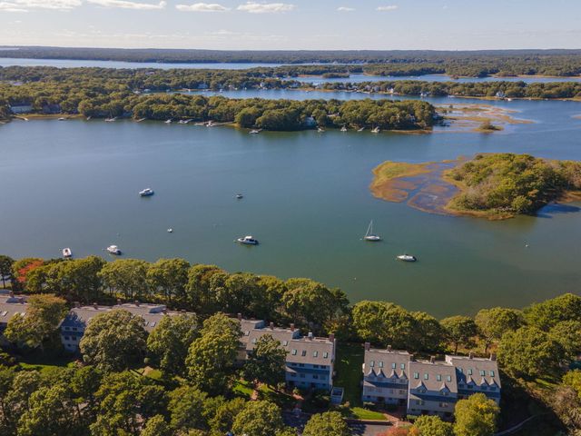 381 Great Oak Road APT 9, Mashpee, MA 02649