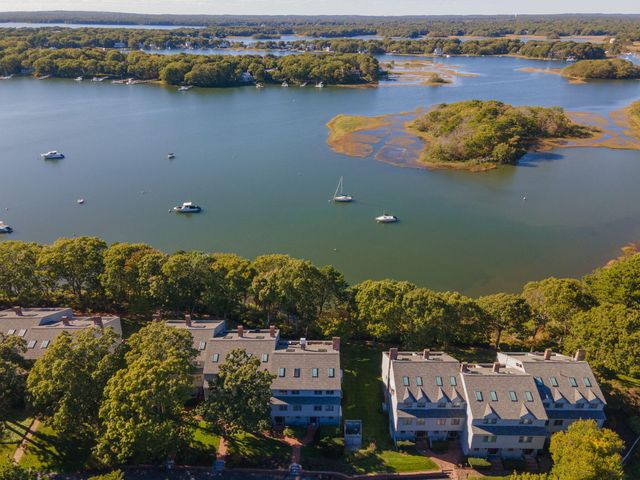 381 Great Oak Road APT 9, Mashpee, MA 02649