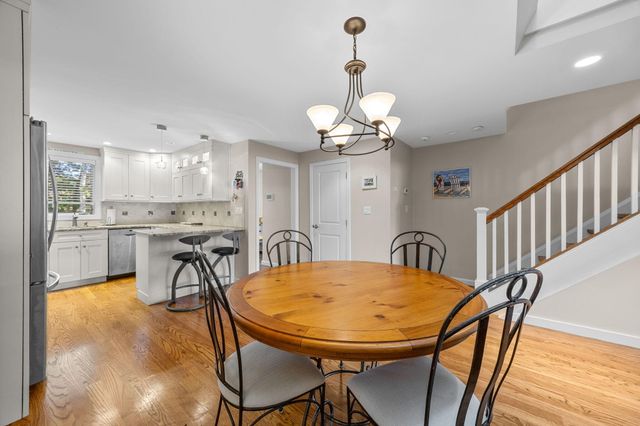 381 Great Oak Road APT 9, Mashpee, MA 02649