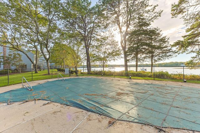 381 Great Oak Road APT 9, Mashpee, MA 02649