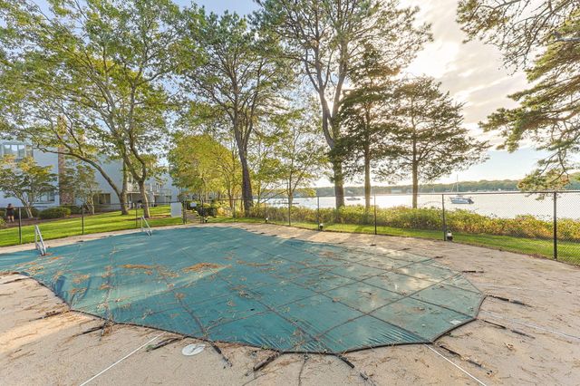 381 Great Oak Road APT 9, Mashpee, MA 02649