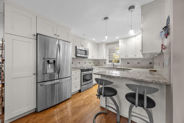 381 Great Oak Road APT 9, Mashpee, MA 02649