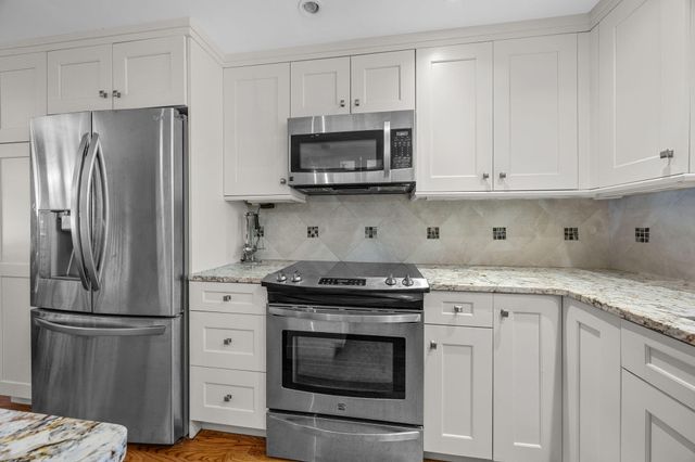 381 Great Oak Road APT 9, Mashpee, MA 02649