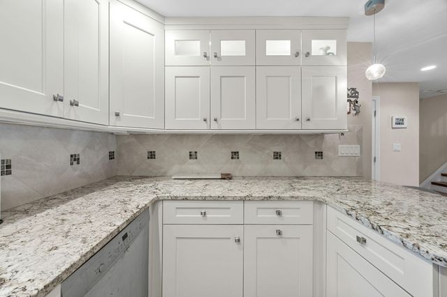 381 Great Oak Road APT 9, Mashpee, MA 02649