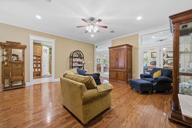 510 Cherry Hills Drive, Huntsville, TX 77340