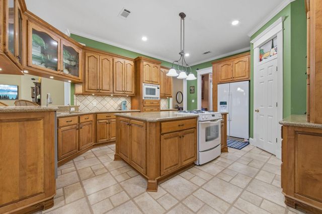 510 Cherry Hills Drive, Huntsville, TX 77340