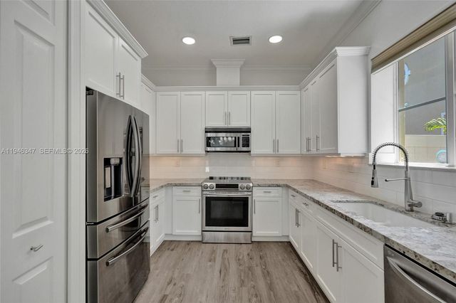 1115 NE 14th Ave, Fort Lauderdale, FL 33304