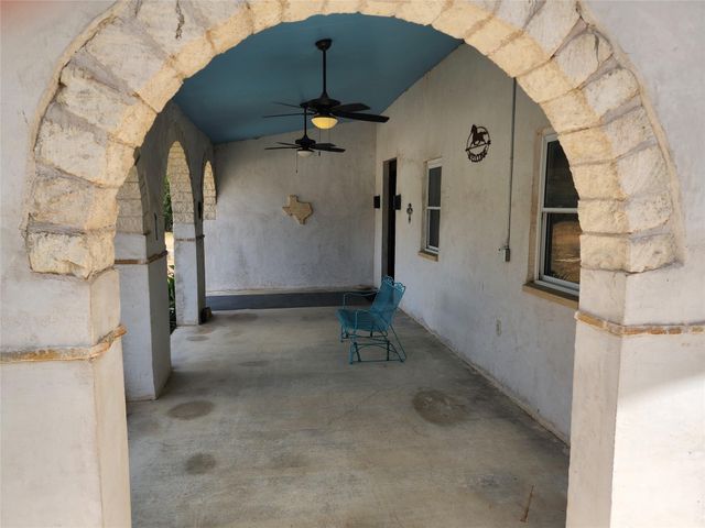 500 Spring Creek RD, Florence, TX 76527