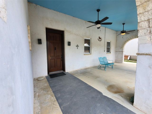 500 Spring Creek RD, Florence, TX 76527