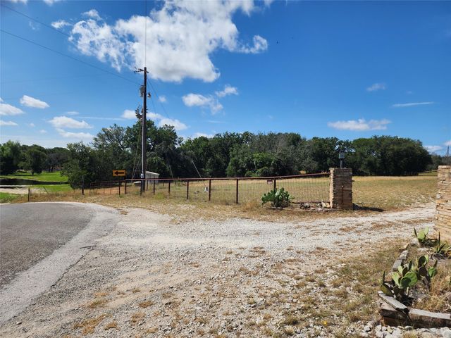 500 Spring Creek RD, Florence, TX 76527