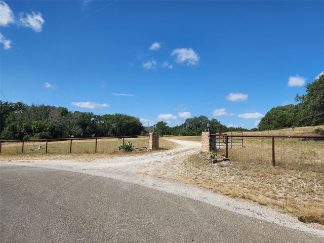 500 Spring Creek RD, Florence, TX 76527