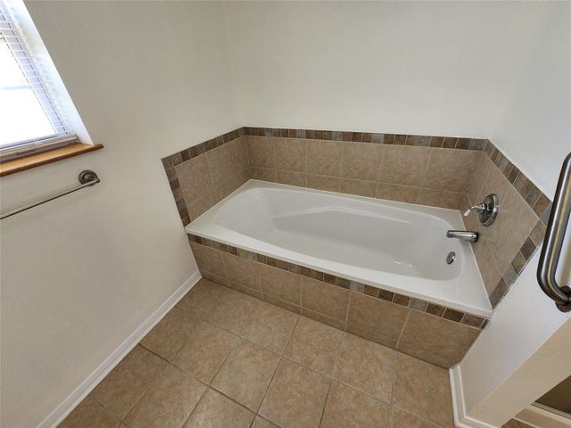 500 Spring Creek RD, Florence, TX 76527