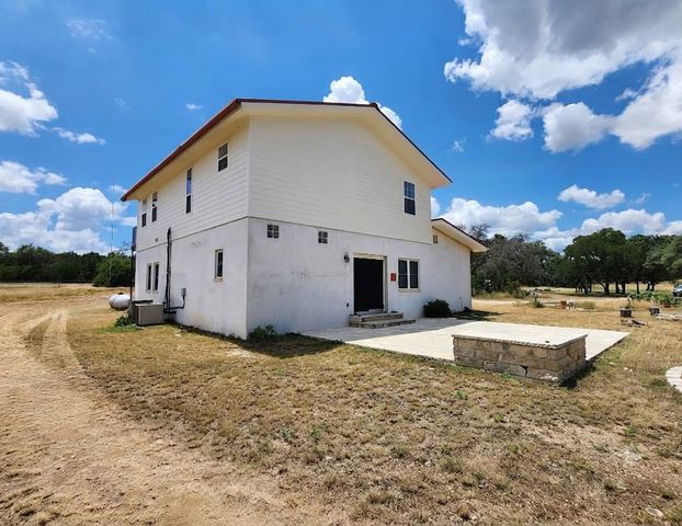 500 Spring Creek RD, Florence, TX 76527