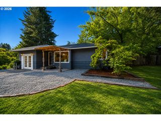 4239 Sw GARDEN HOME Rd, Portland, OR 97219