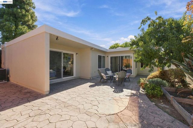 3817 Dryden Rd, Fremont, CA 94555