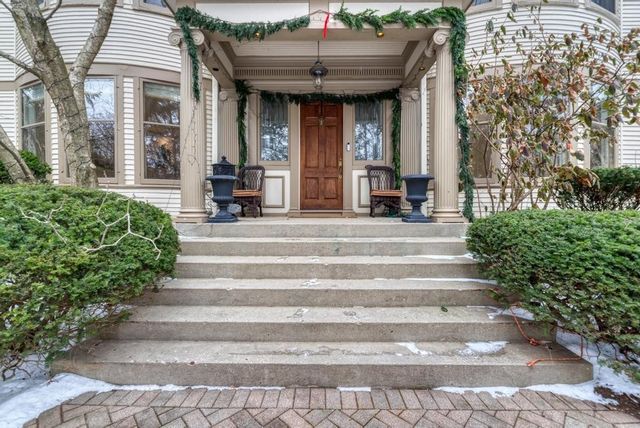 1499 Sheridan Road, Highland Park, IL 60035