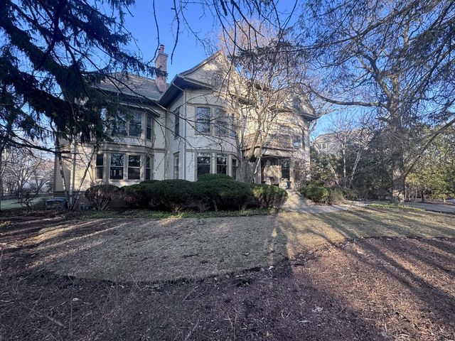 1499 Sheridan Road, Highland Park, IL 60035