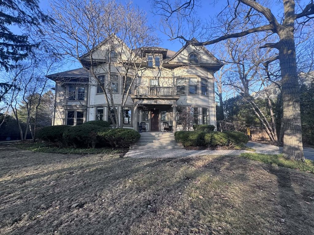 1499 Sheridan Road, Highland Park, IL 60035