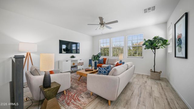 1686 E CHELSEA Lane, Gilbert, AZ 85295