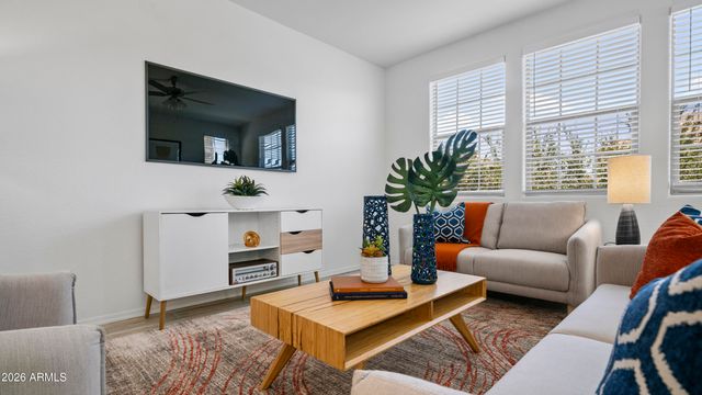 1686 E CHELSEA Lane, Gilbert, AZ 85295