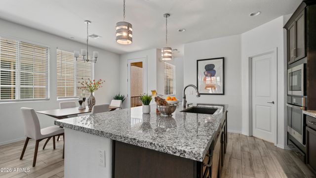 1686 E CHELSEA Lane, Gilbert, AZ 85295