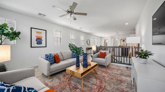 1686 E CHELSEA Lane, Gilbert, AZ 85295